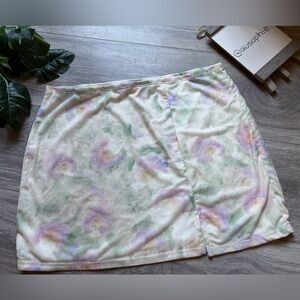 Grey Bandit Watercolor Pastel Floral Mesh Overlay Mini Skirt w Slit. Size XXL